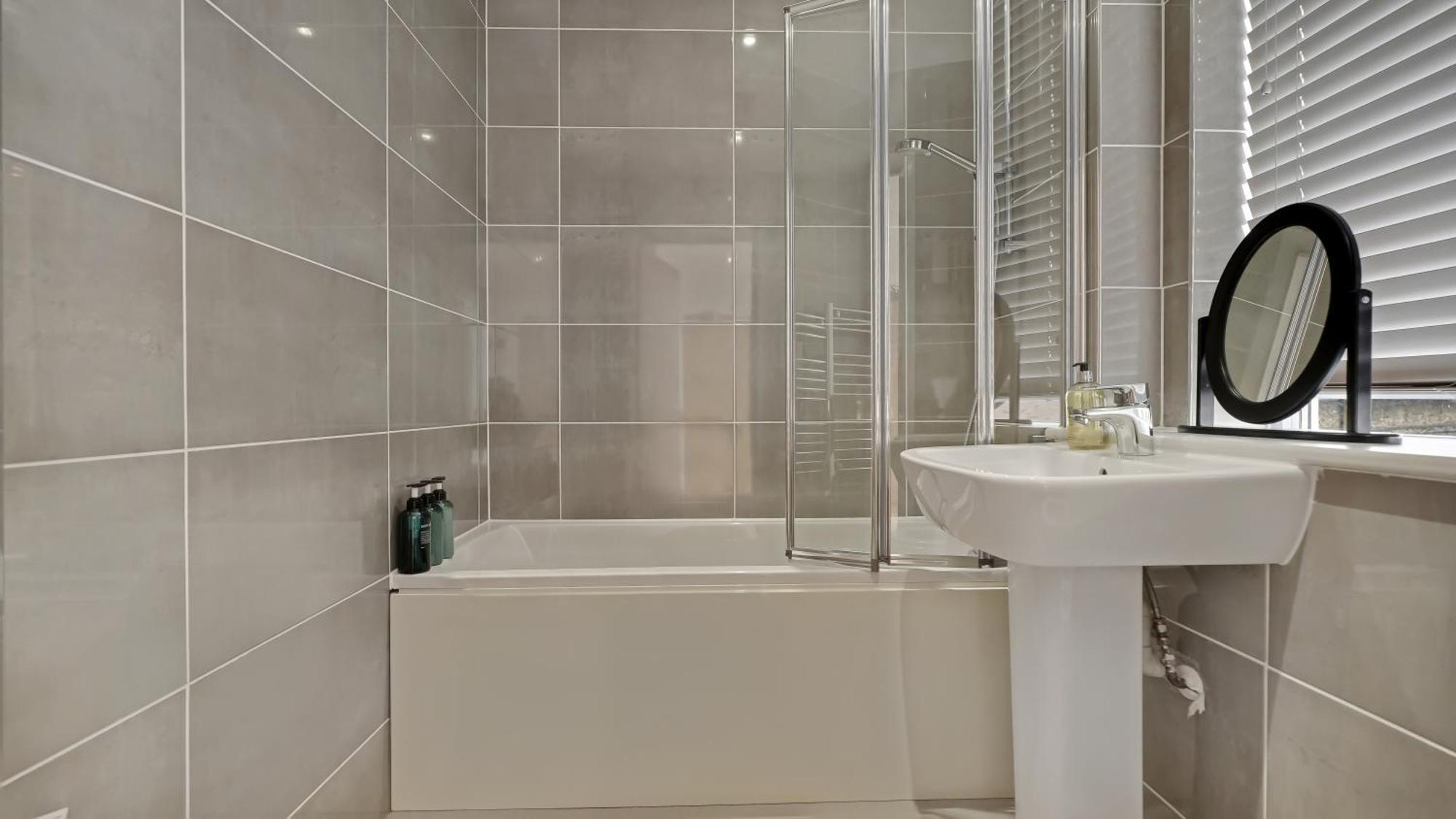 Modern And Spacious Penthouse Apartment In Putney With Free Parking 伦敦 外观 照片