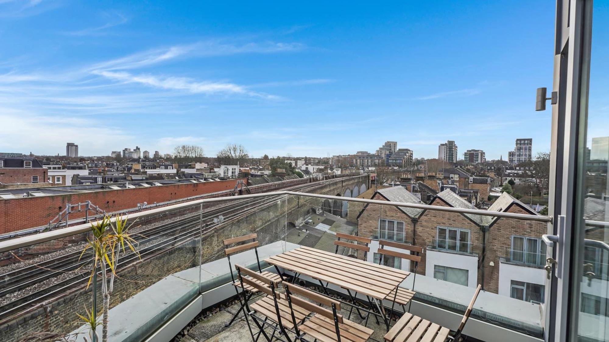 Modern And Spacious Penthouse Apartment In Putney With Free Parking 伦敦 外观 照片